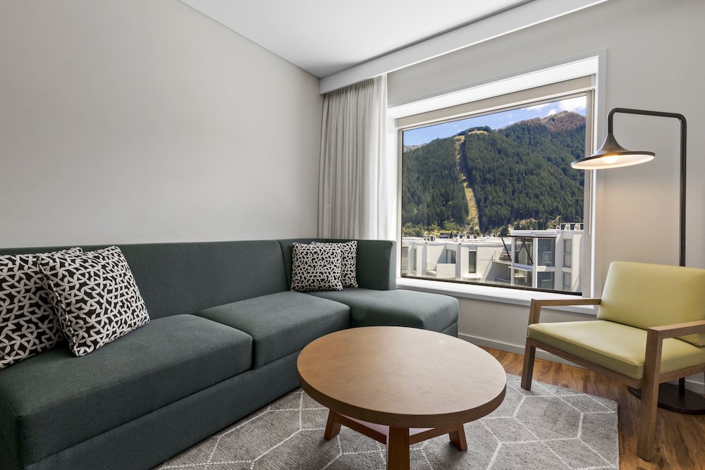Holiday Inn Express And Suites Queenstown 49/79