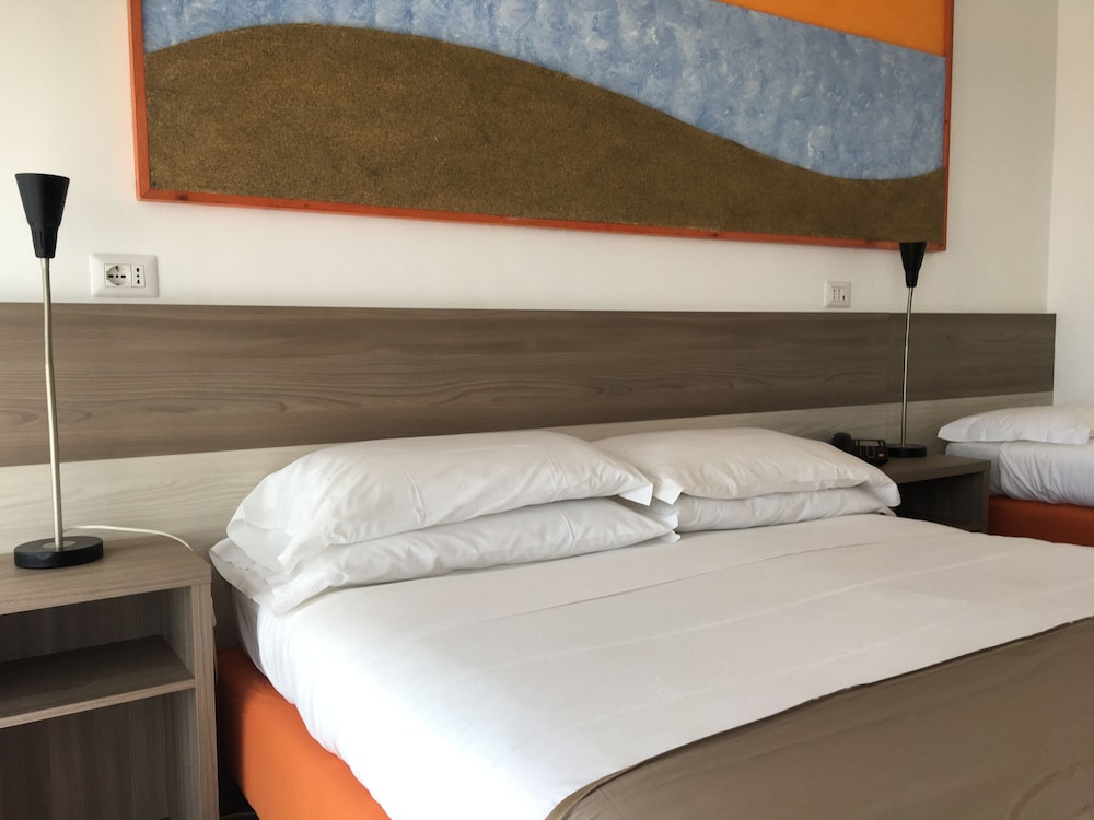 Room, Triple