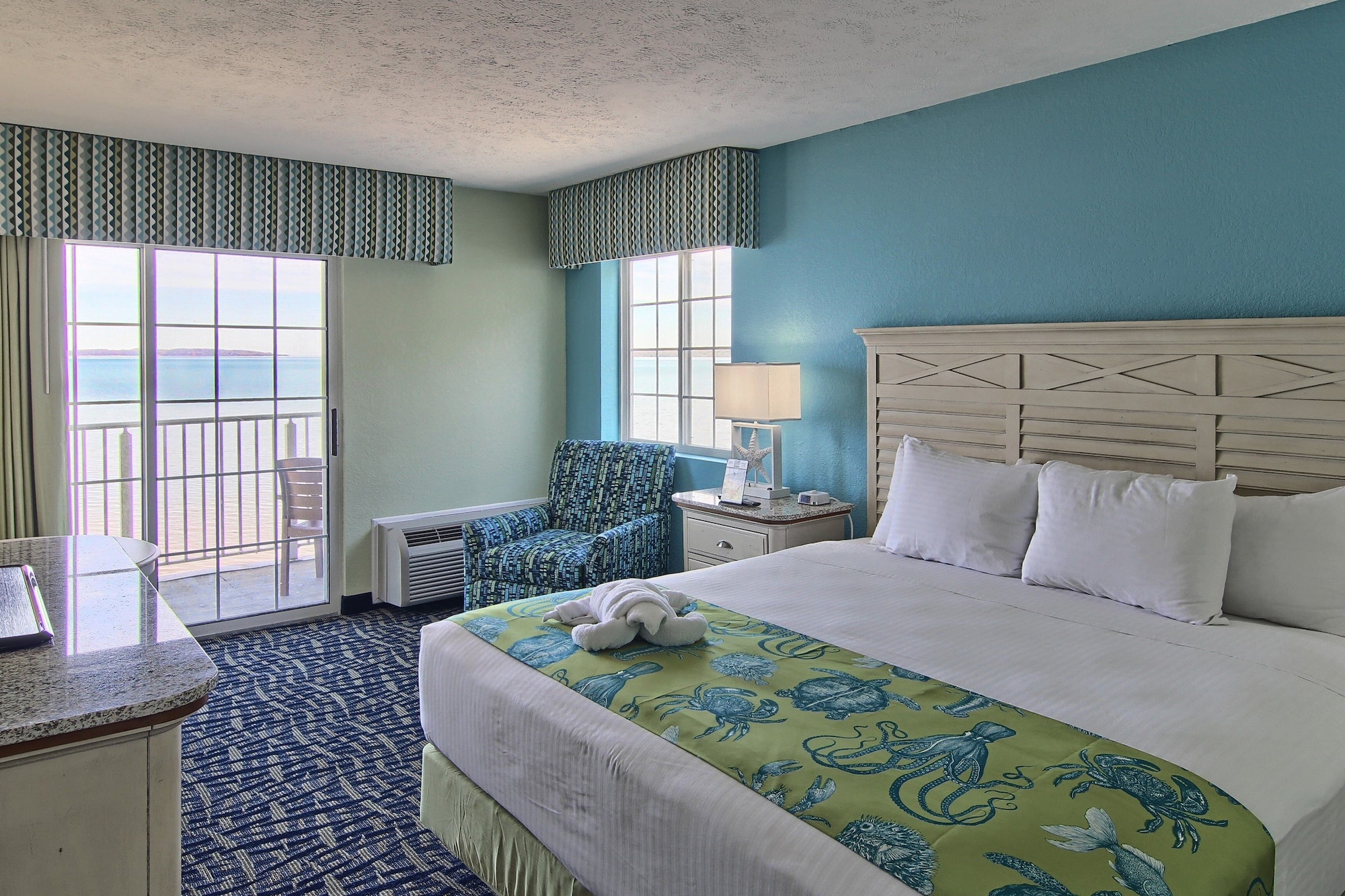 FAMILY SUITE, MULTIPLE BEDS, BEACH VIEW, HIGH FLOOR