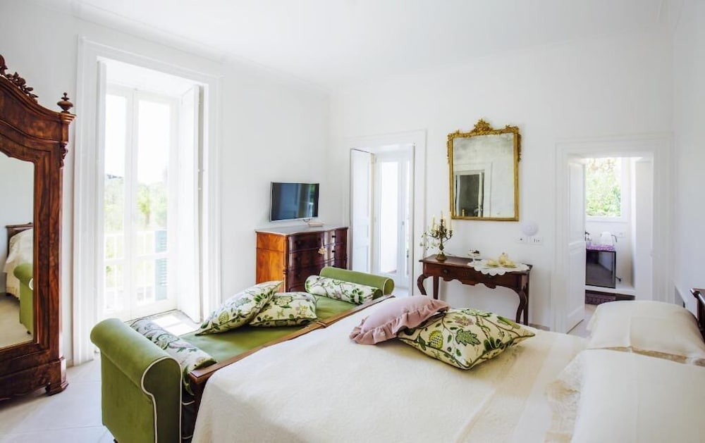 Palazzo Cacace 18/50