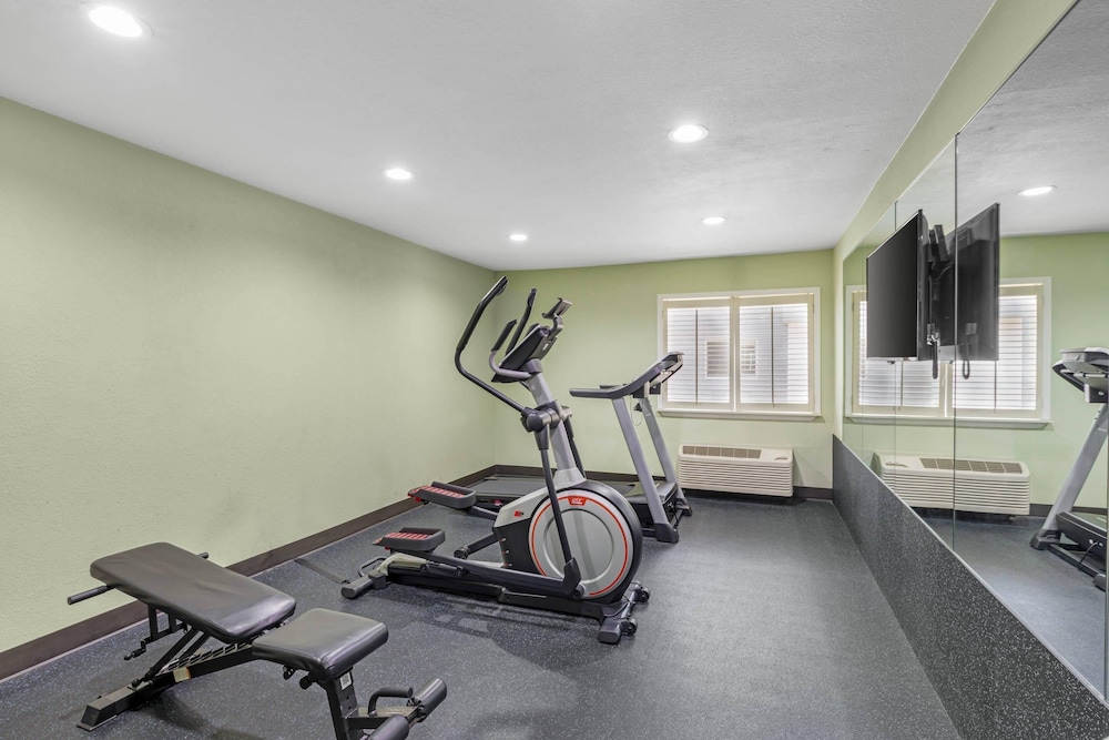 QUALITY INN AND SUITES PLANO EAST RICHARDSON 32/62