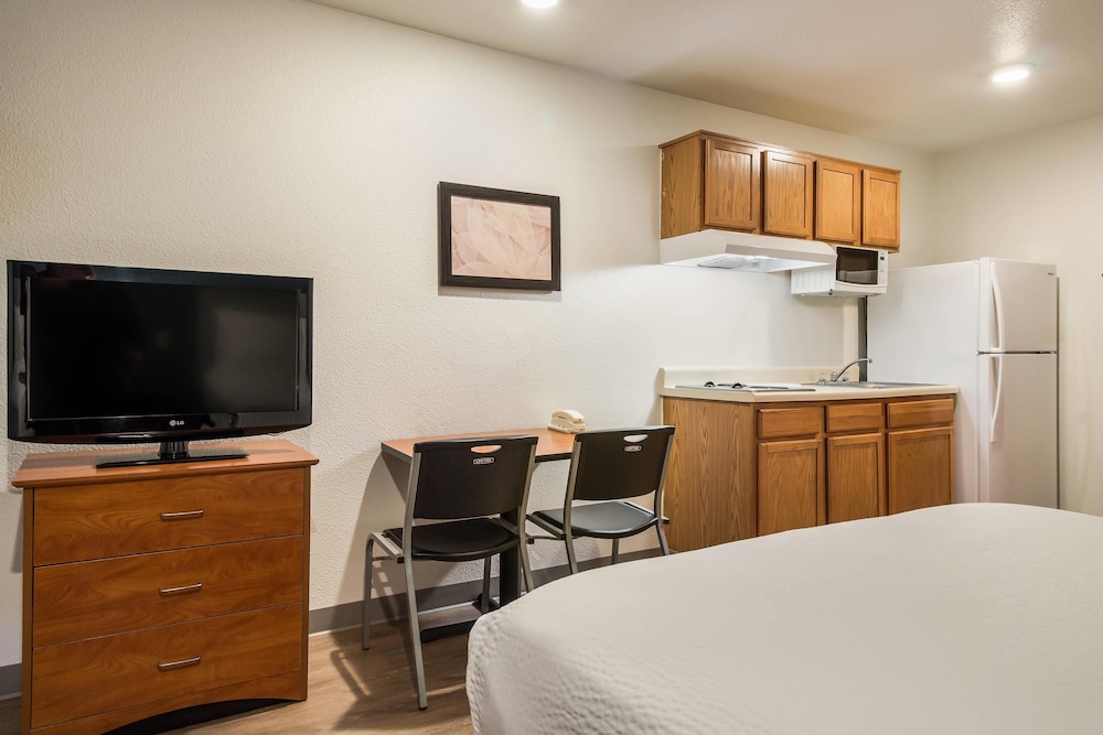 WoodSpring Suites Houston La Porte 23/33
