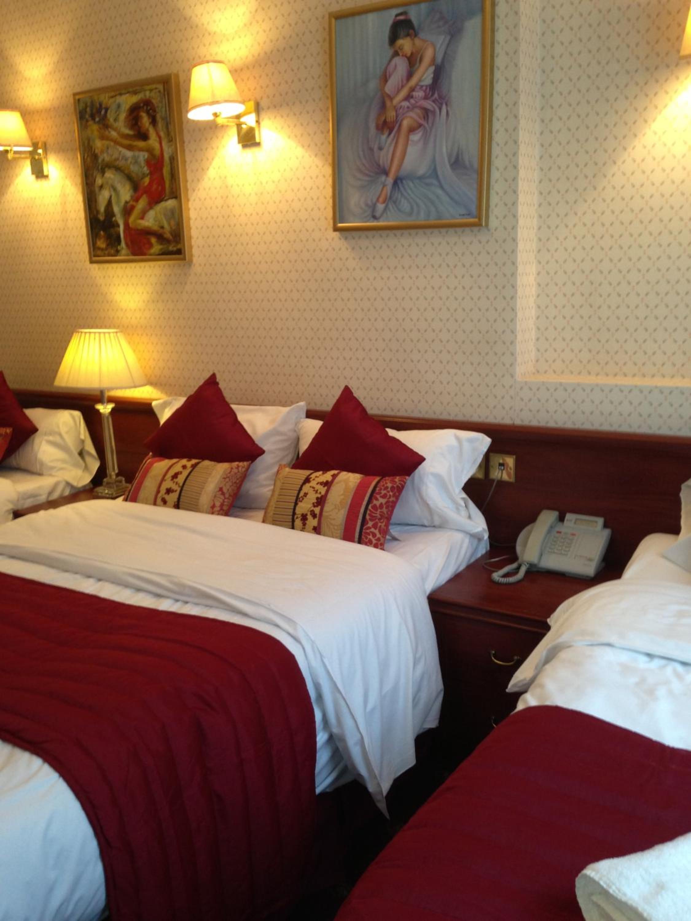 ROOM, QUADRUPLE