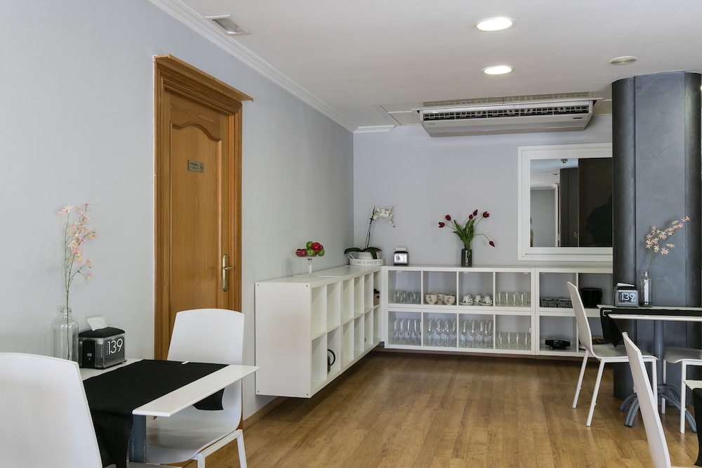 Hotel 139 8/63