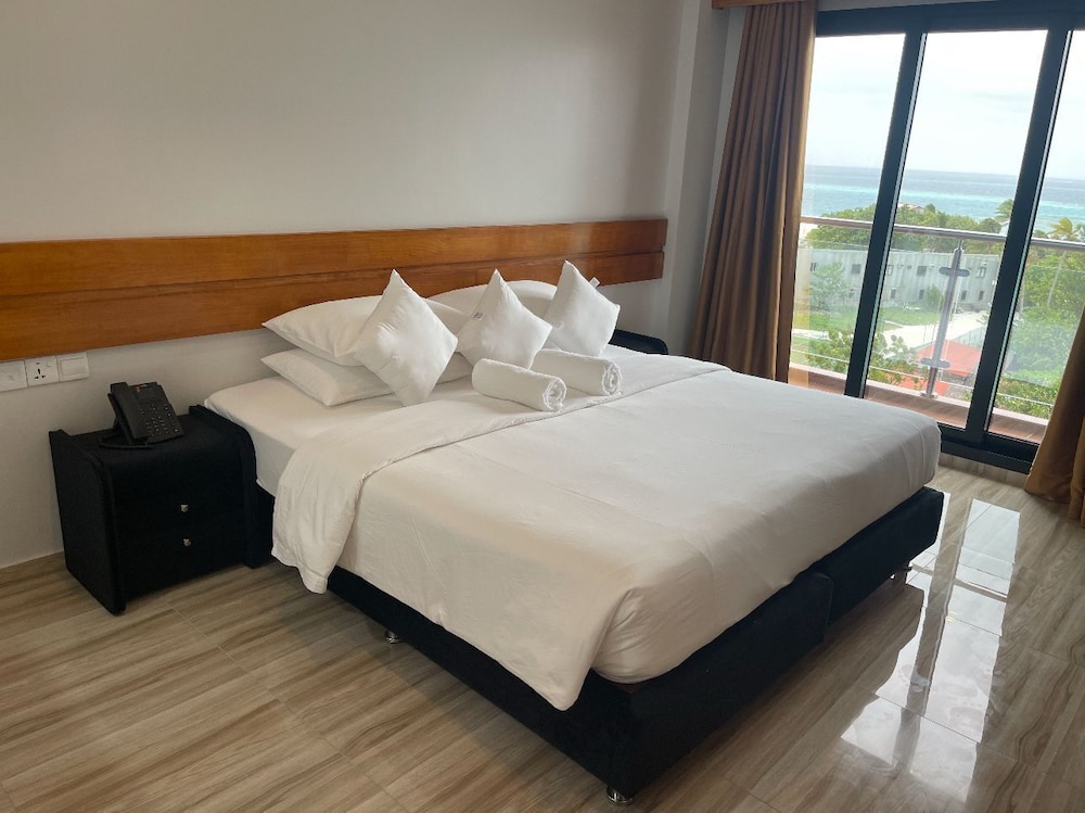 AIMI Beach Hotel 36/64