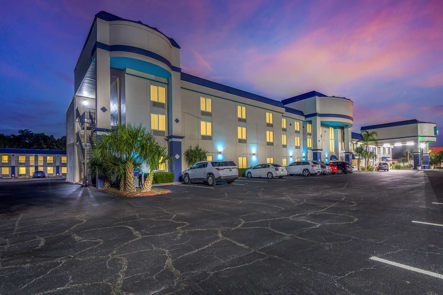 Clarion Inn and Suites Central Clearwater Beach FL 20/23