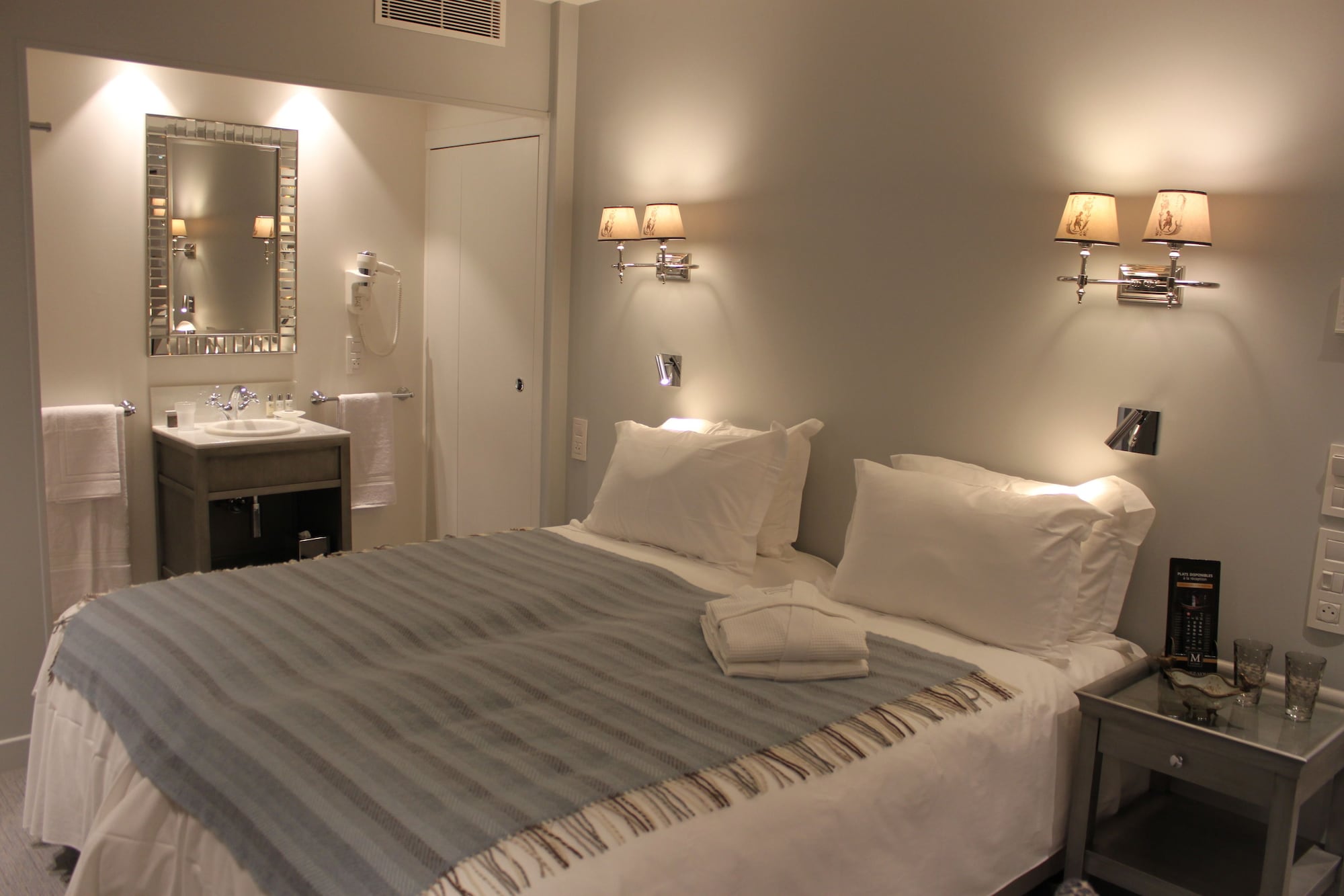 SUPERIOR, DOUBLE OR TWIN BED