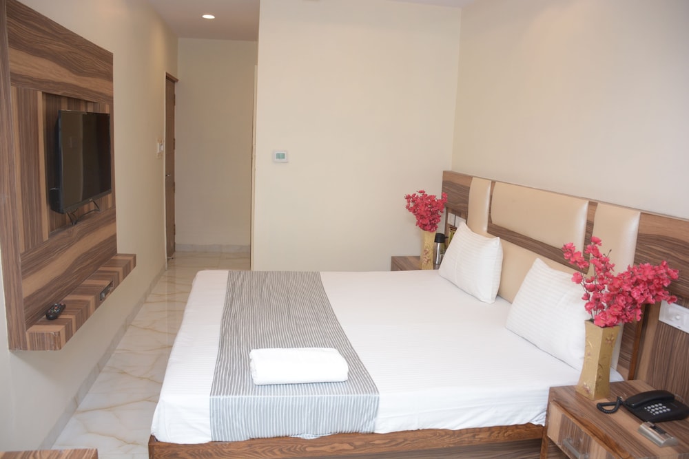 Hotel Golden Oasis Delhi 12/27