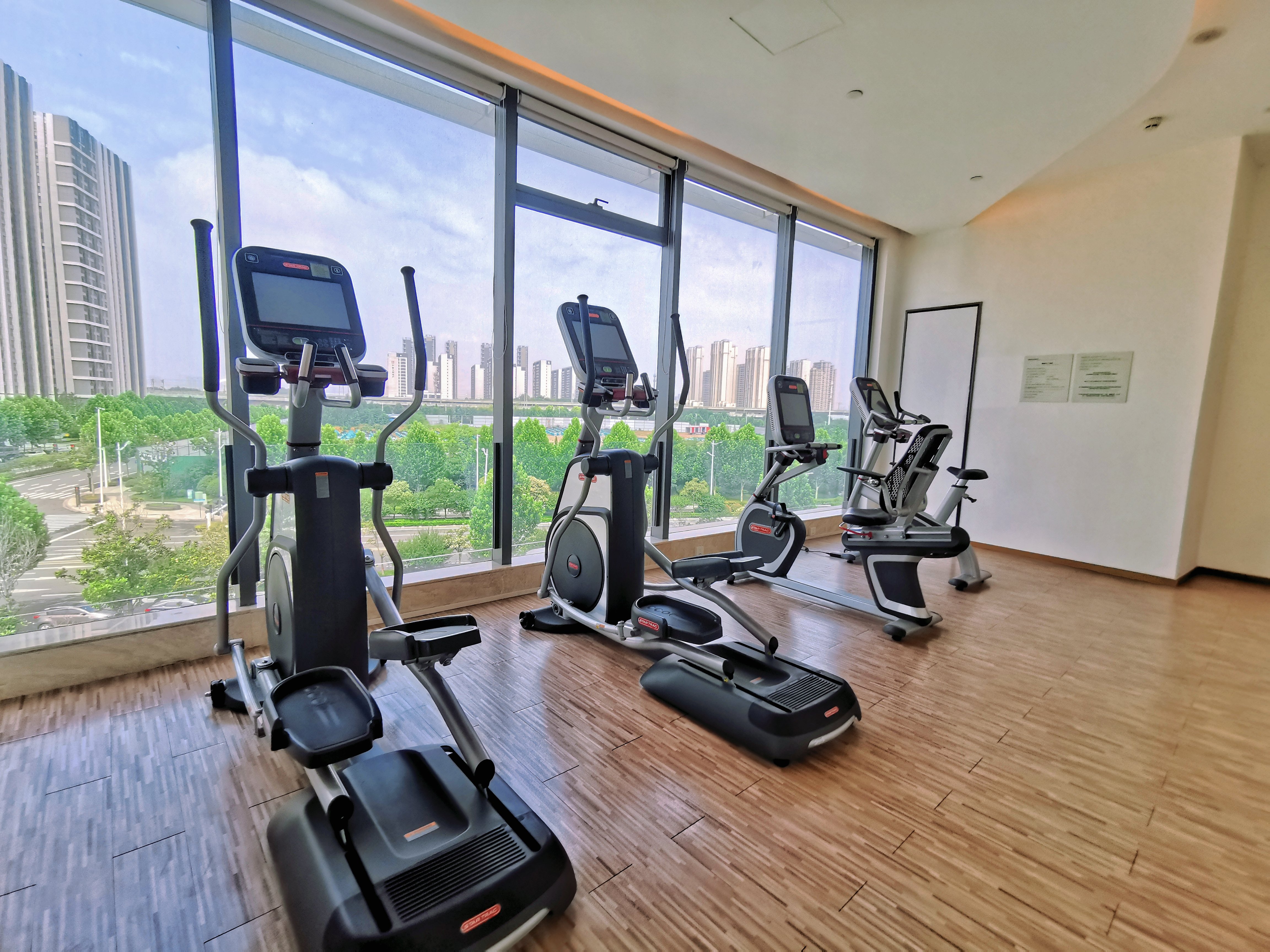 Holiday Inn Zhengzhou Riverside 4/16