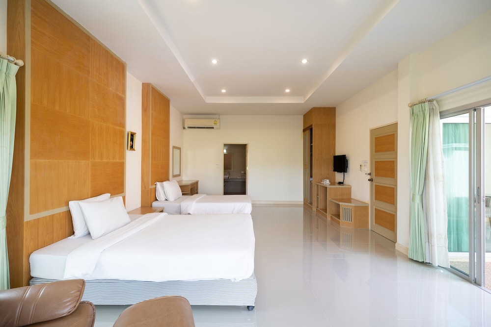 Thara Cholapruek Resort 5/50