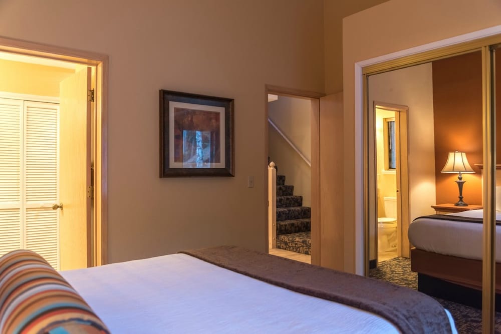 Whispering Woods Resort 10/65