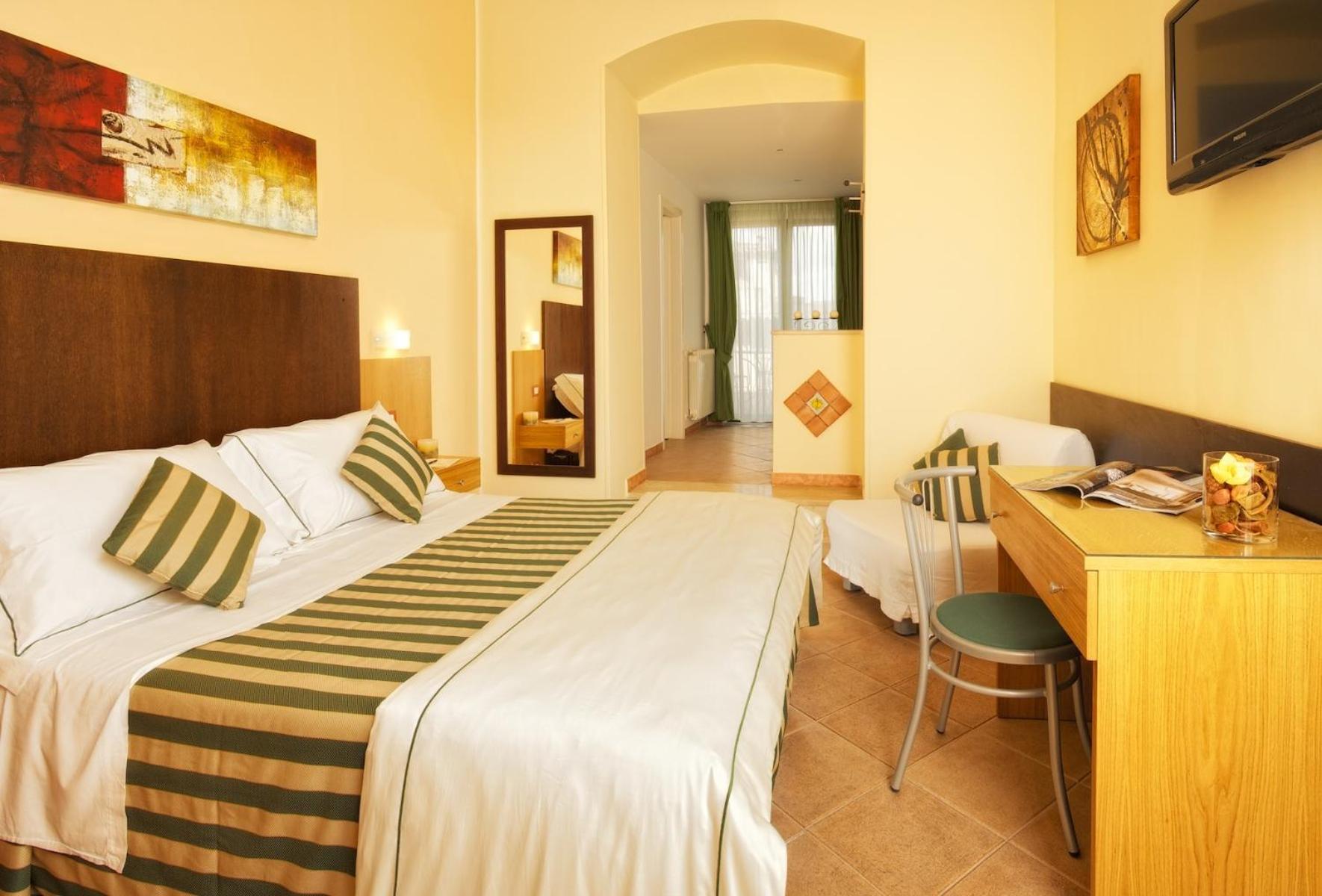 Room, Quadruple