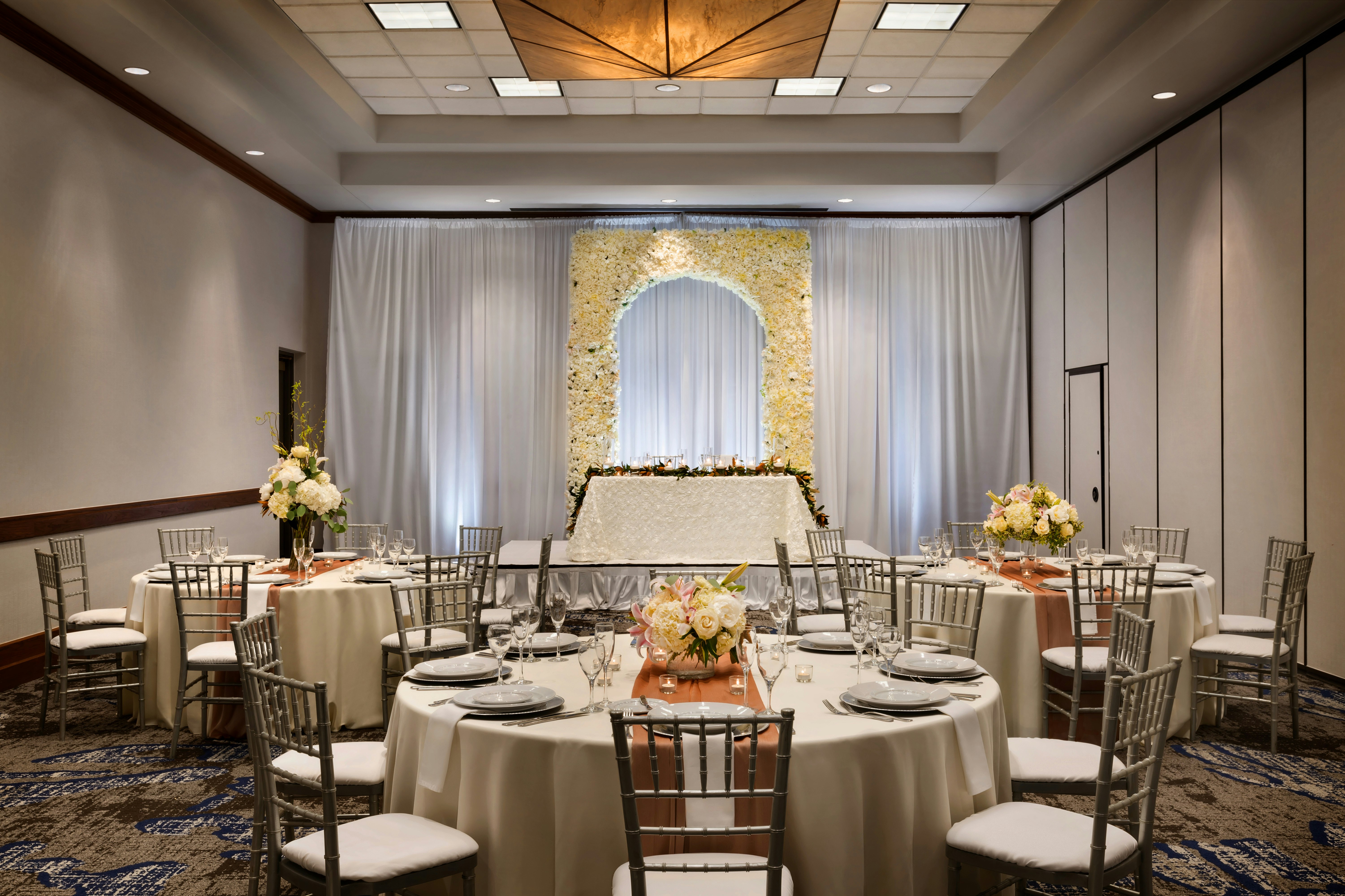 Embassy Suites by Hilton Grapevine DFW Airport North 50/50