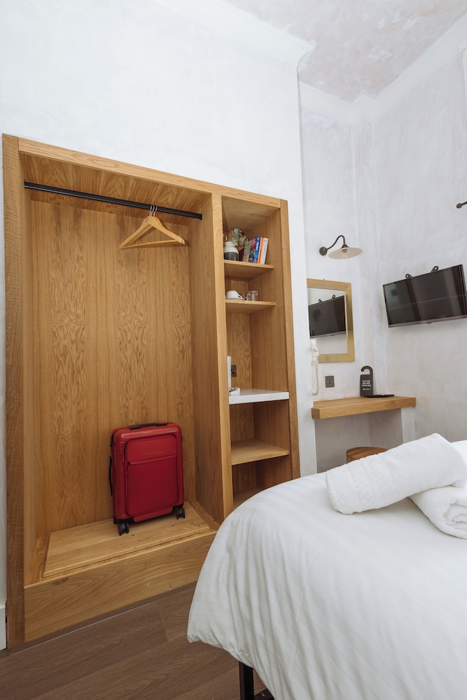 Oasis, Deluxe, Double Bed, Garden View، Central Hotel 2/8