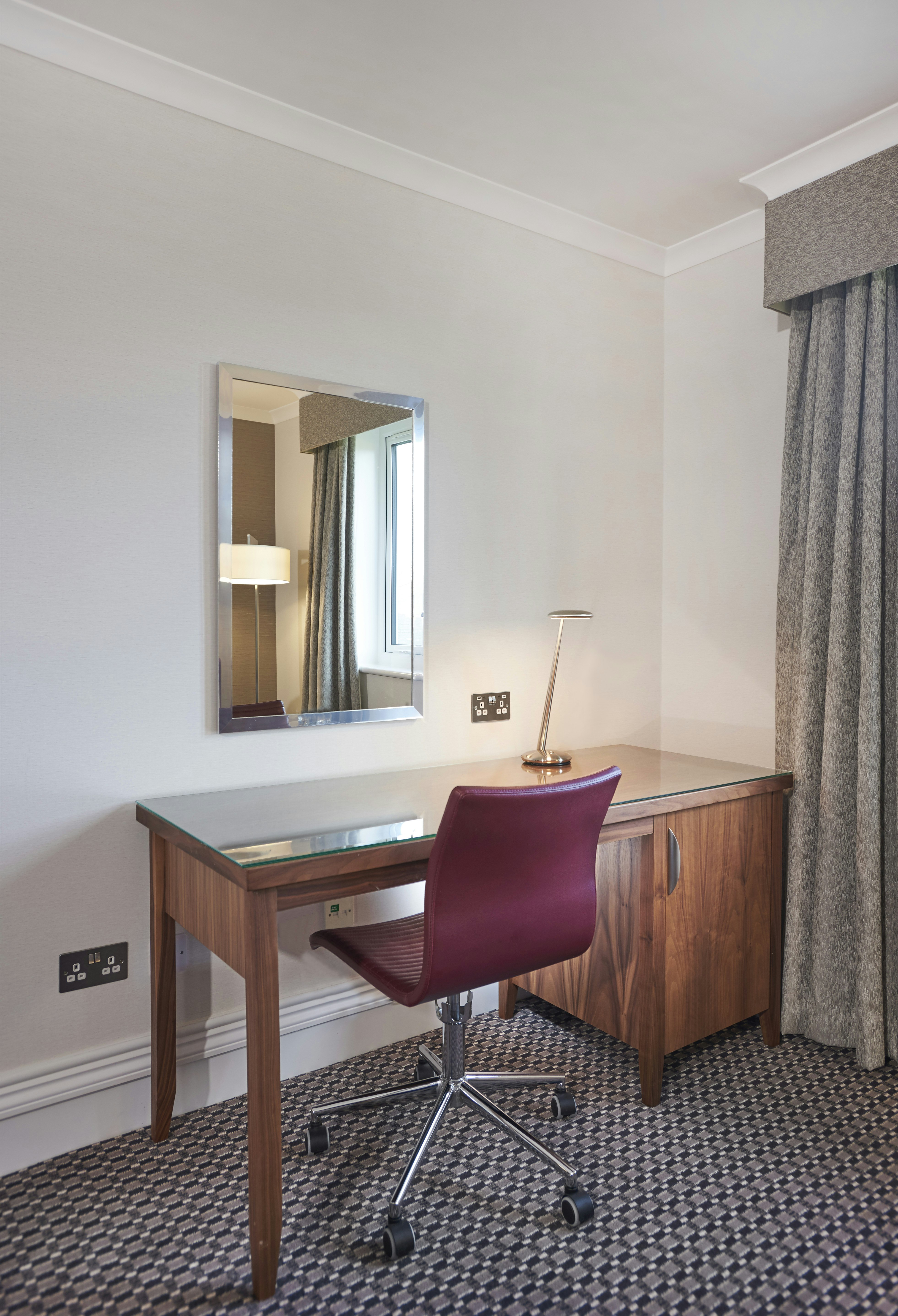 DOUBLETREE BY HILTON BRISTOL NORTH 44/47