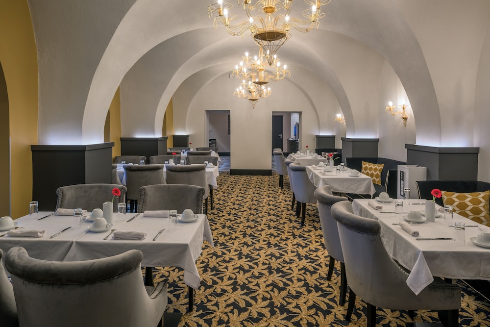 Hotel du Roi & Spa by SOWELL COLLECTION 36/50
