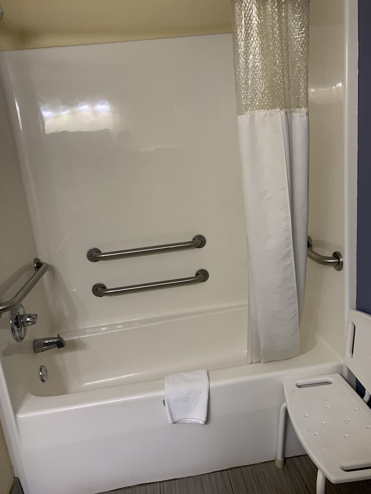 Days Inn & Suites by Wyndham Prattville-Montgomery 10/39