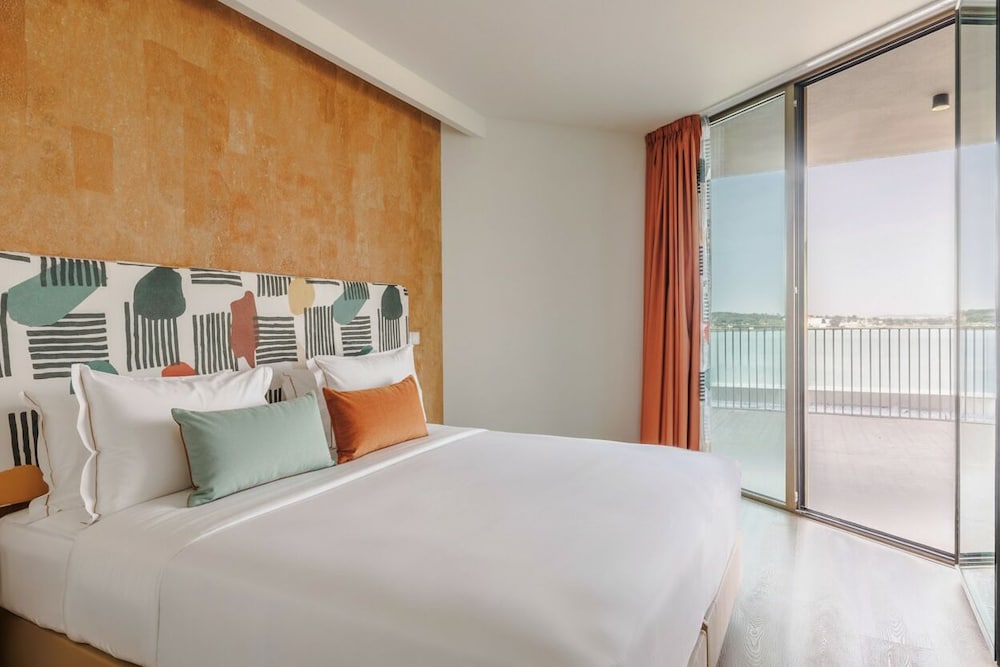 Upon Harbor - Seixal Bay Hotel 10/50