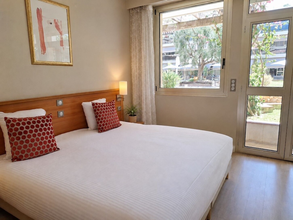 COMFORT, TWIN BEDS, CITY VIEW