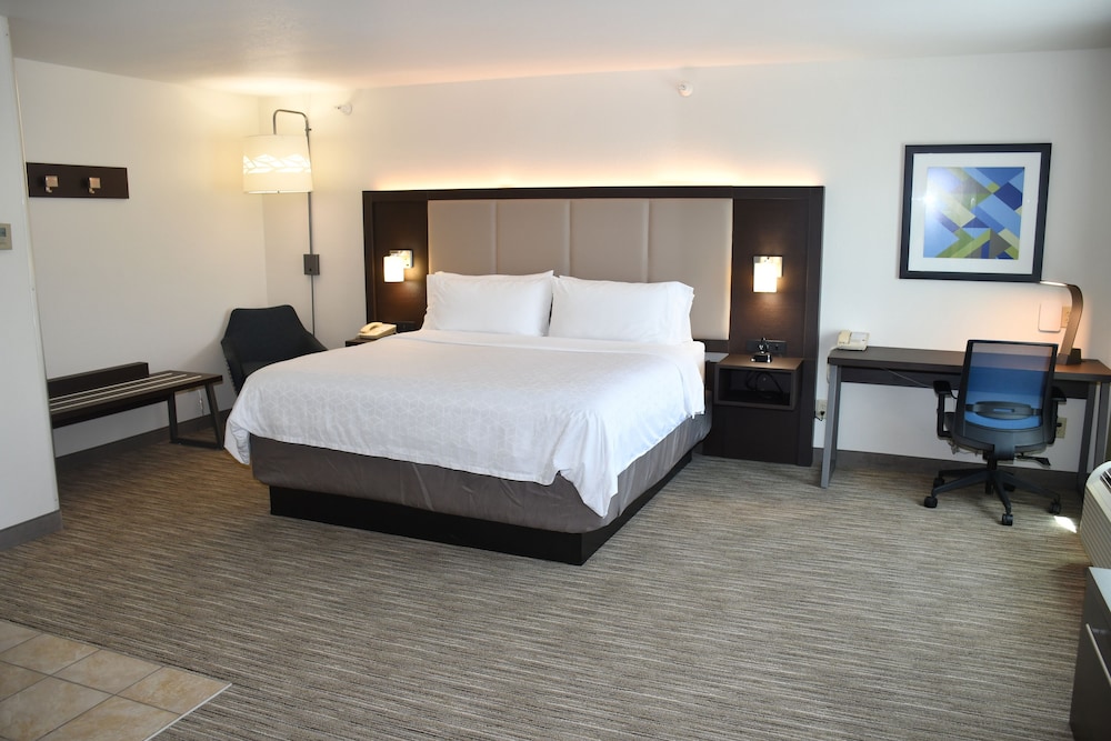 Standard, King Bed, Extra Floor Space