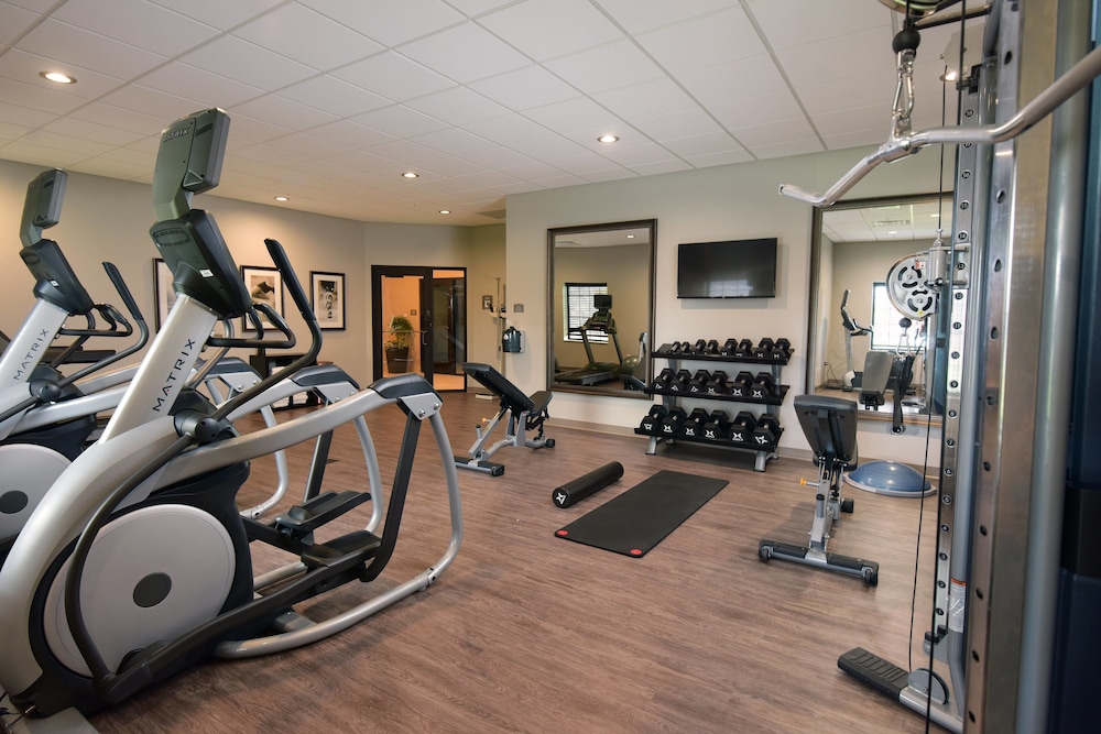 Staybridge Suites Wisconsin Dells - Lake Delton 30/58