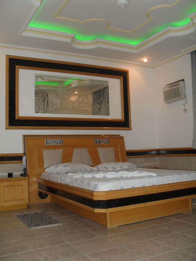 North Palace Hotel 12/37