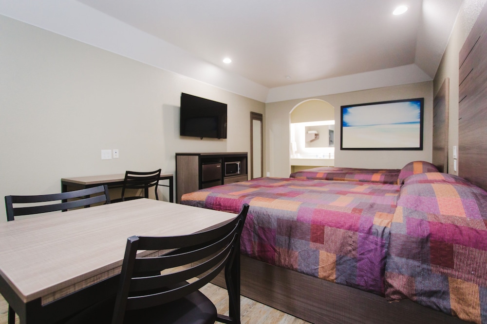 Palace Inn 1-10 West & Beltway 8 15/23