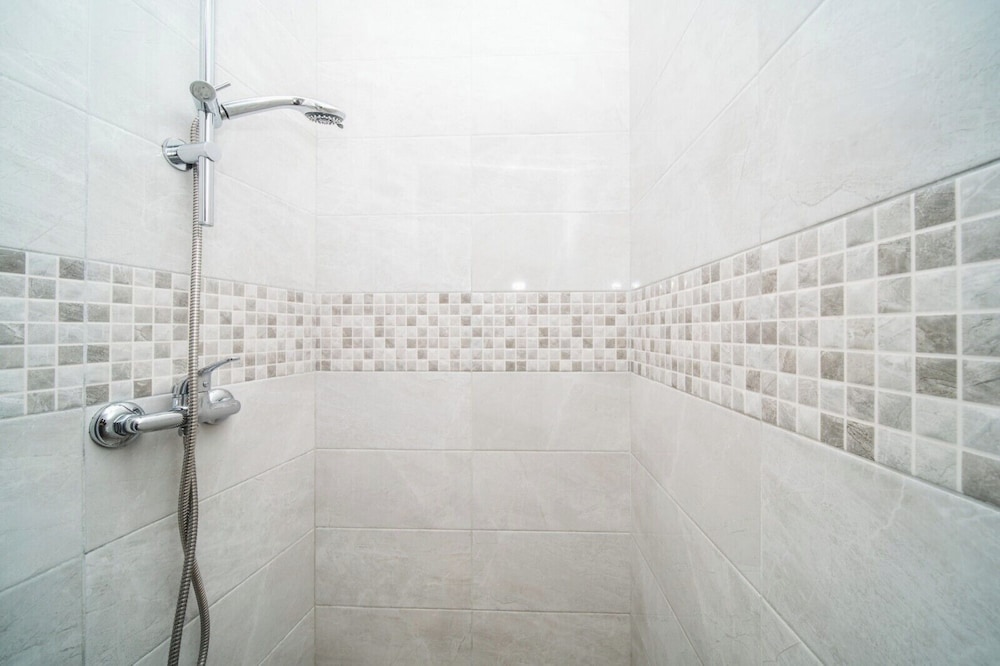 M & J Central Suites 47/50