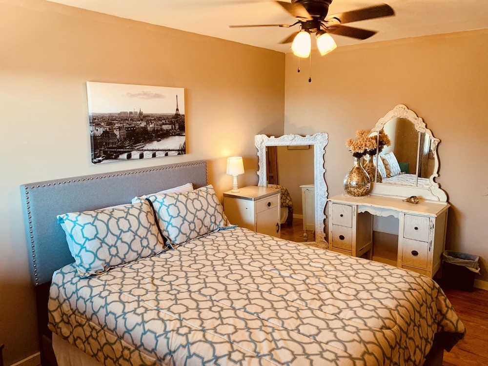 Good Place Farms Bed and Breakfast 10/71