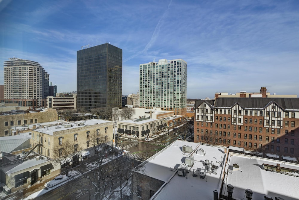 Hyatt House Chicago/Evanston 61/65