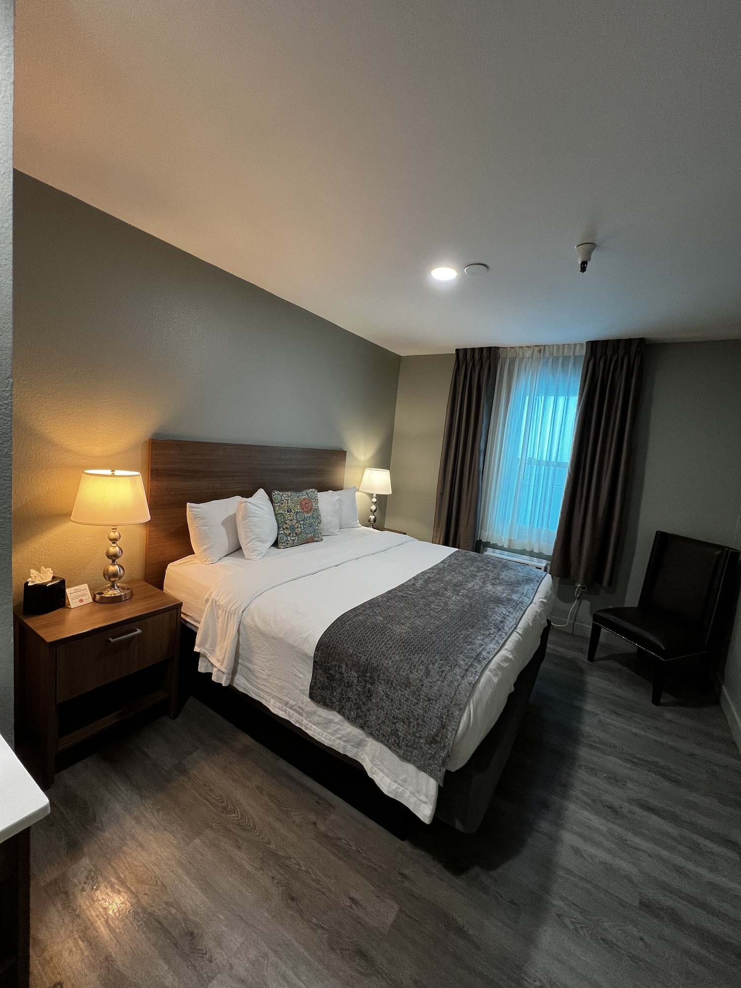 SUPERIOR, KING BED, ACCESSIBLE