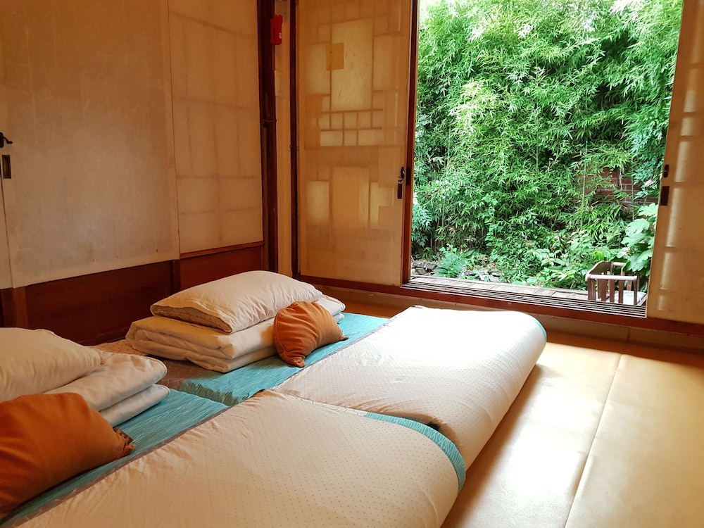 ROOM, TRIPLE, COURTYARD VIEW, PRIVATE BATHROOM