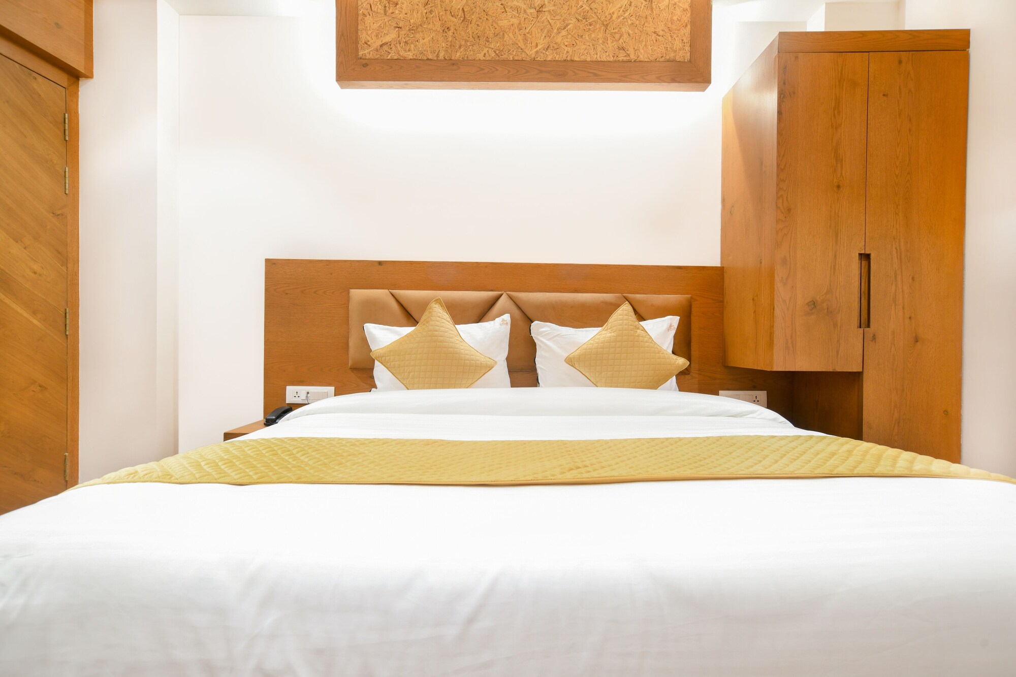 Super, Deluxe, Queen Bed