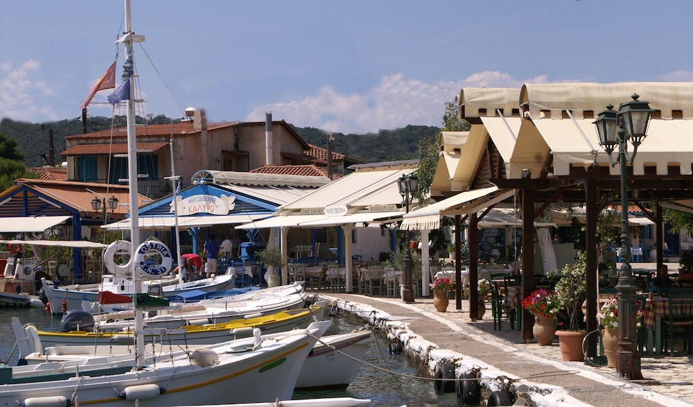 Drymna Hotel 2/50