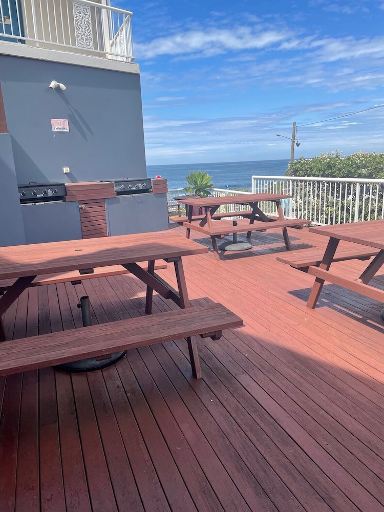 Ocean Front Motel 33/59