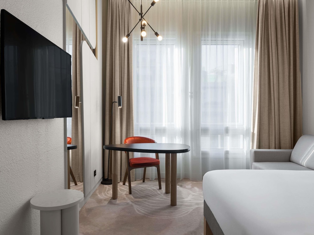 غرفة سوبيريور بسرير مزدوج مع أريكة، Movenpick Hotel Budapest Centre 5/7
