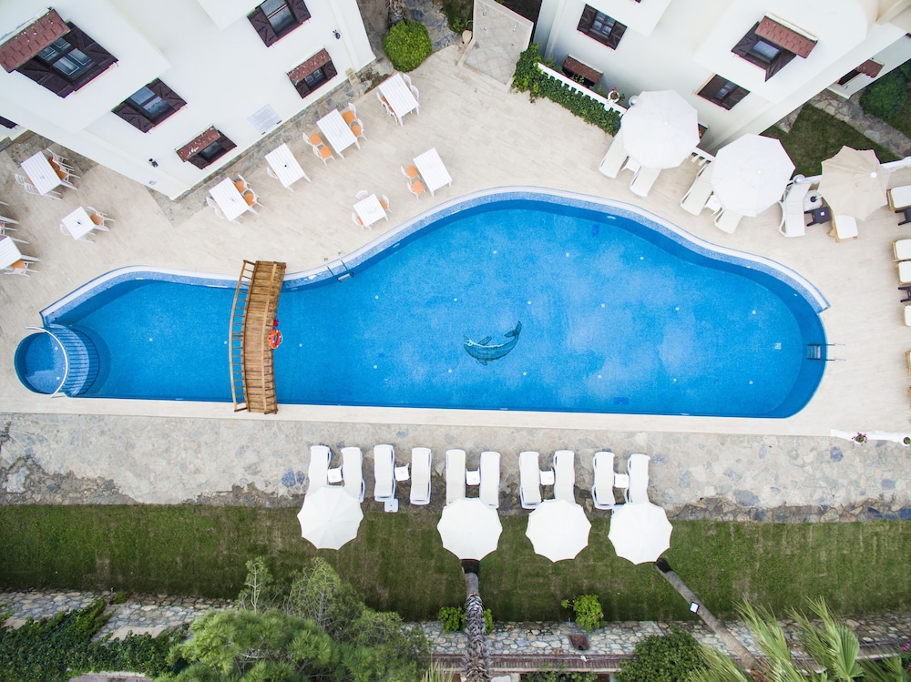 Mira Suites 35/41