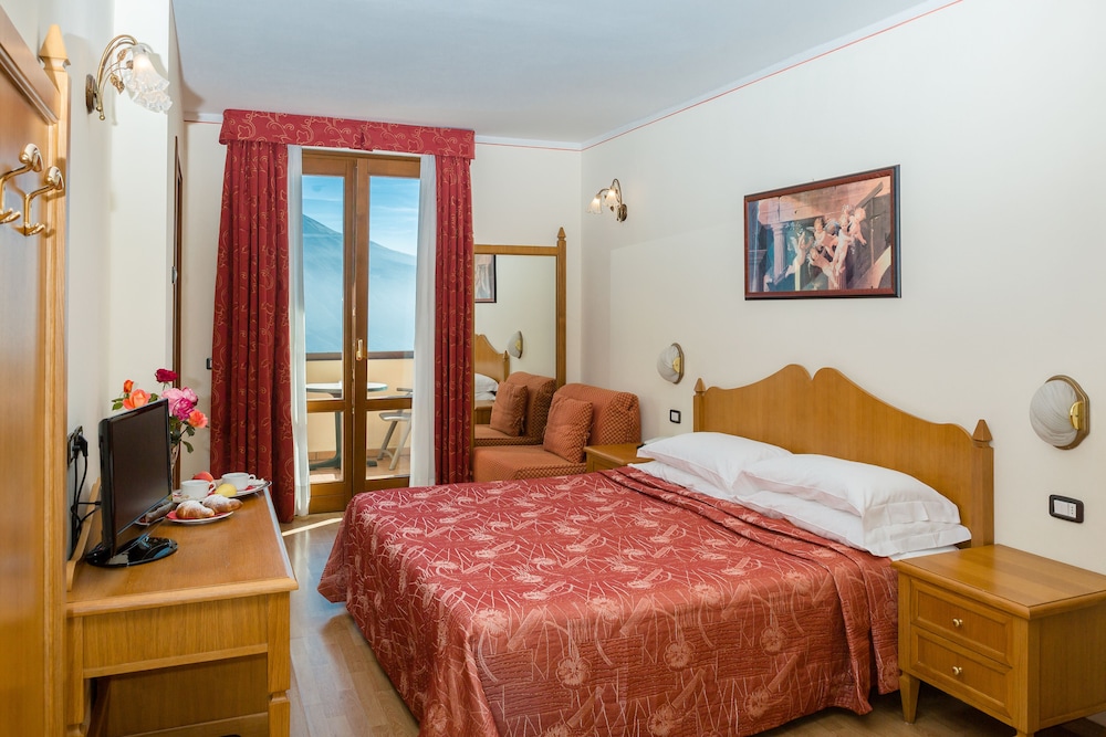 Hotel Pineta Campi 29/90
