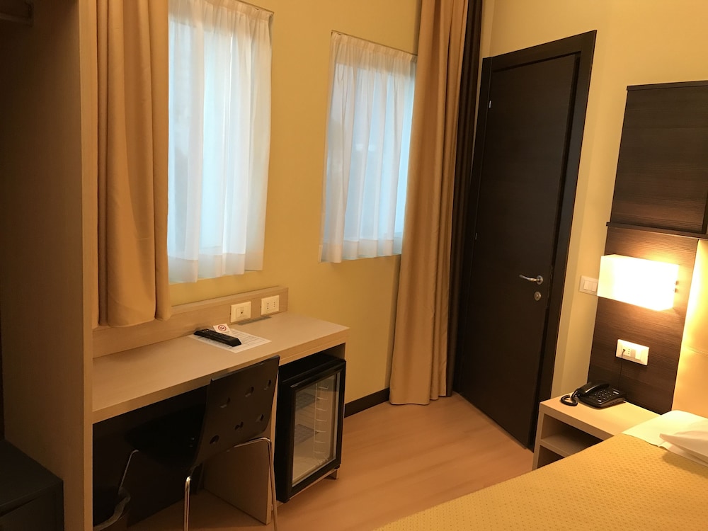 Hotel Alveri 20/34