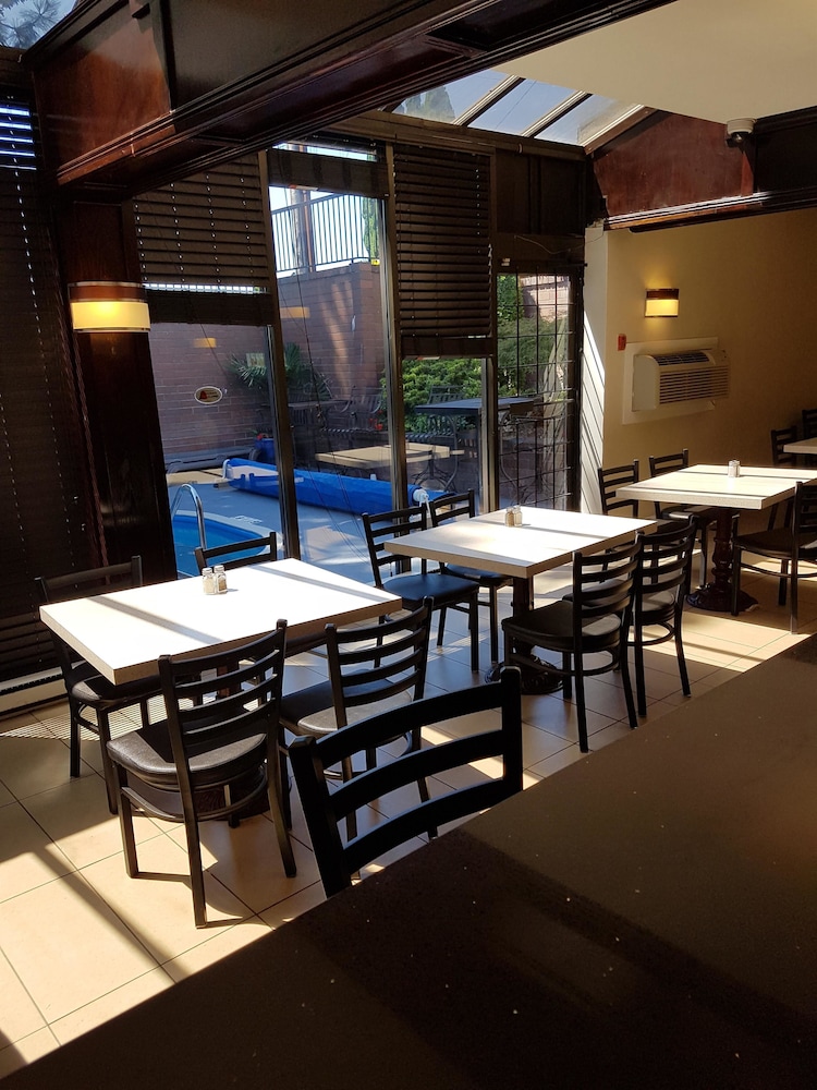 SureStay Plus by Best Western Coquitlam 36/50