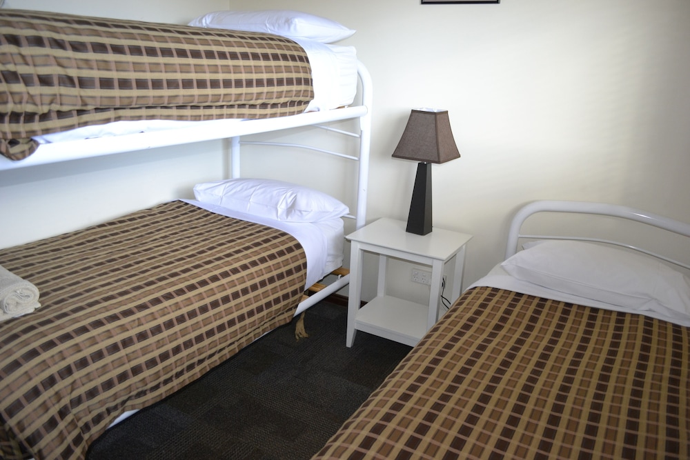 LOCH ARD MOTOR INN 11/63
