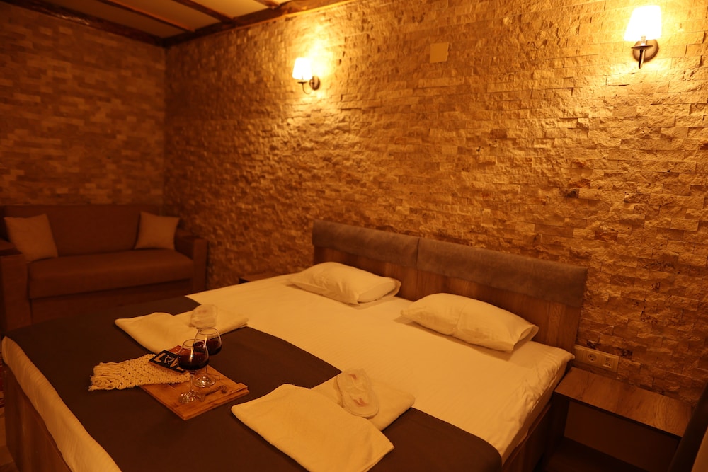 Calina Otel 18/50