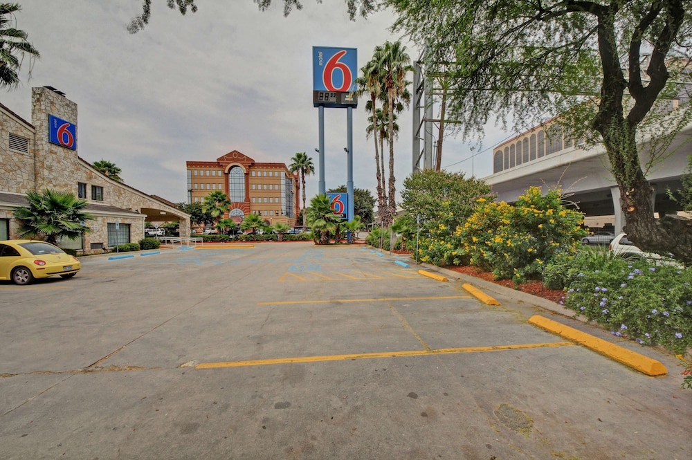 Motel6 San Antonio, TX - Downtown - Market Square 36/44