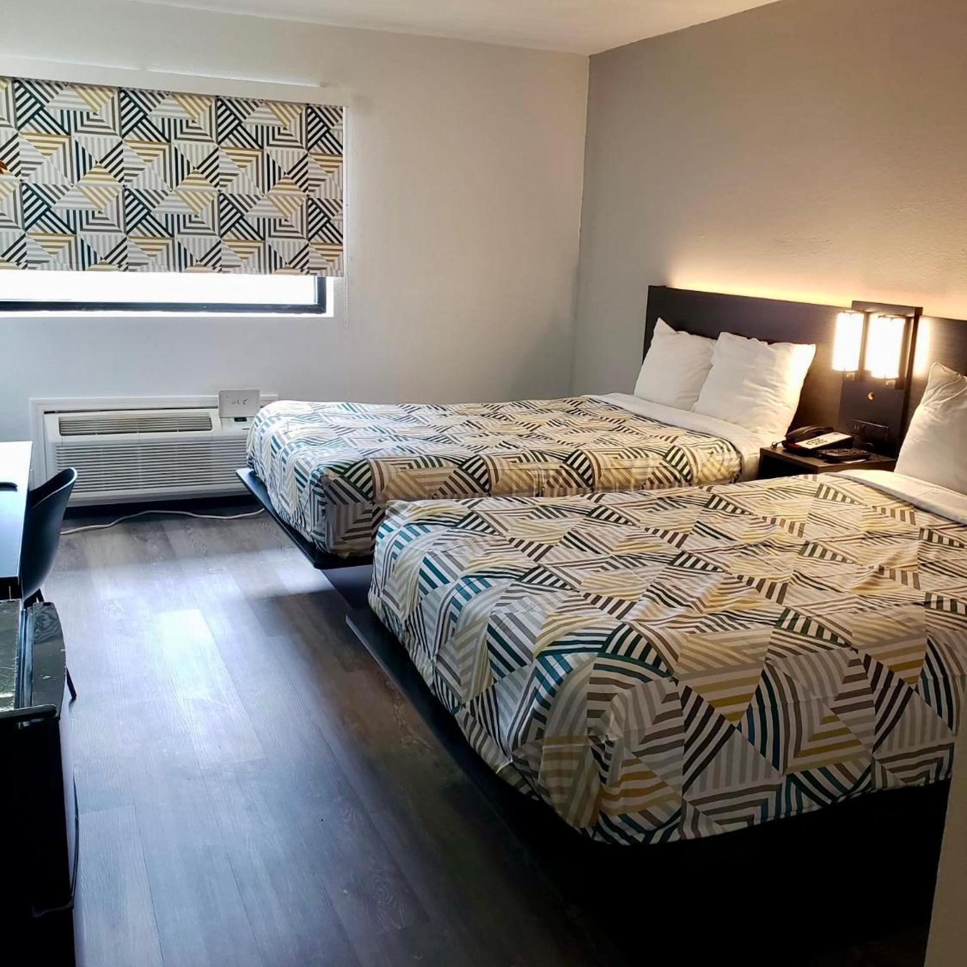 ROOM, QUADRUPLE