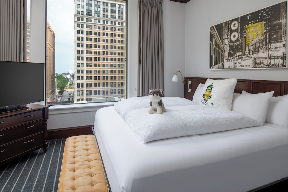 MILLENNIUM, SUITE, KING BED, PARK VIEW