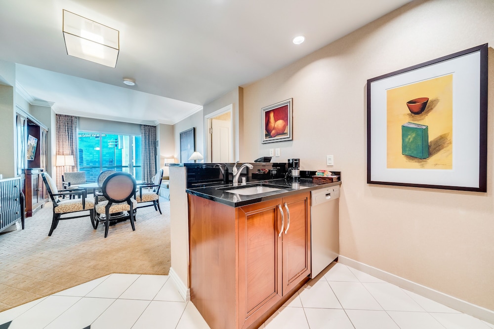 Jet Luxury Resorts @ The Signature Condo Hotel 8/69