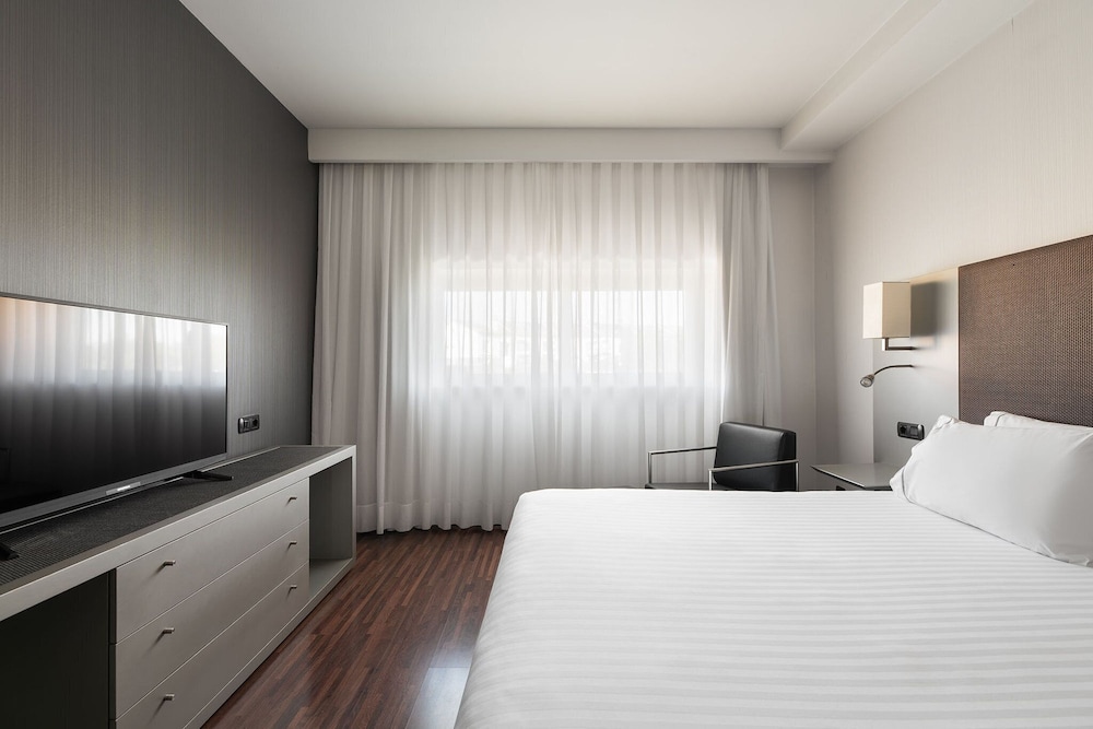 Junior Suite, King and Queen Bed