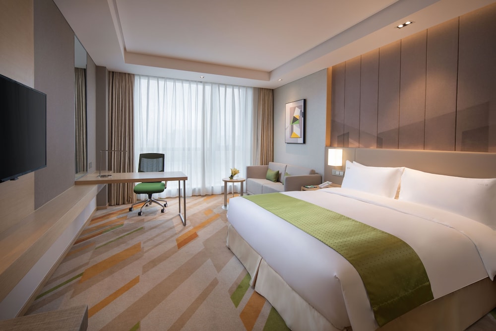 HOLIDAY INN WUXI TAIHU NEW CITY 10/69