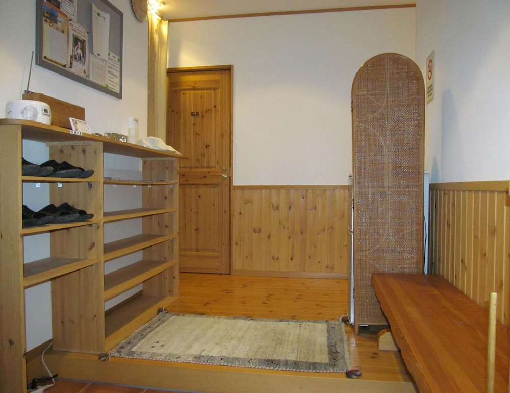Lodge Orange Cabin 7/63