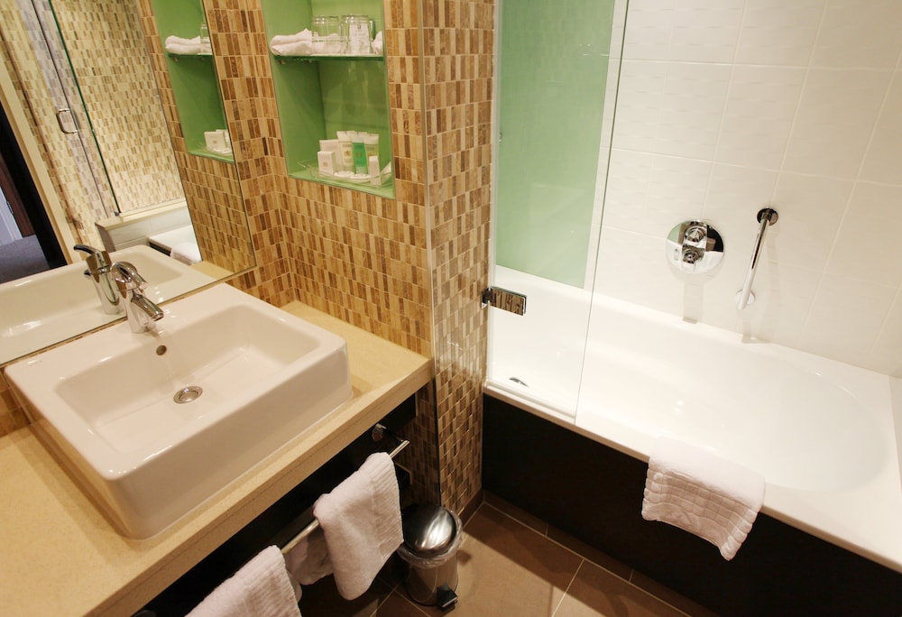 Crowne Plaza Reading East, An IHG hotel 47/49